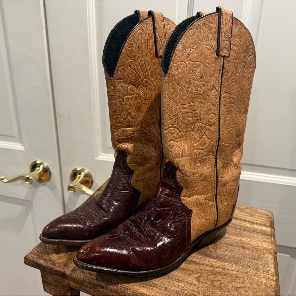 Beautiful Code West Leather Slip On Women’s  Cowboy Boots size 7.